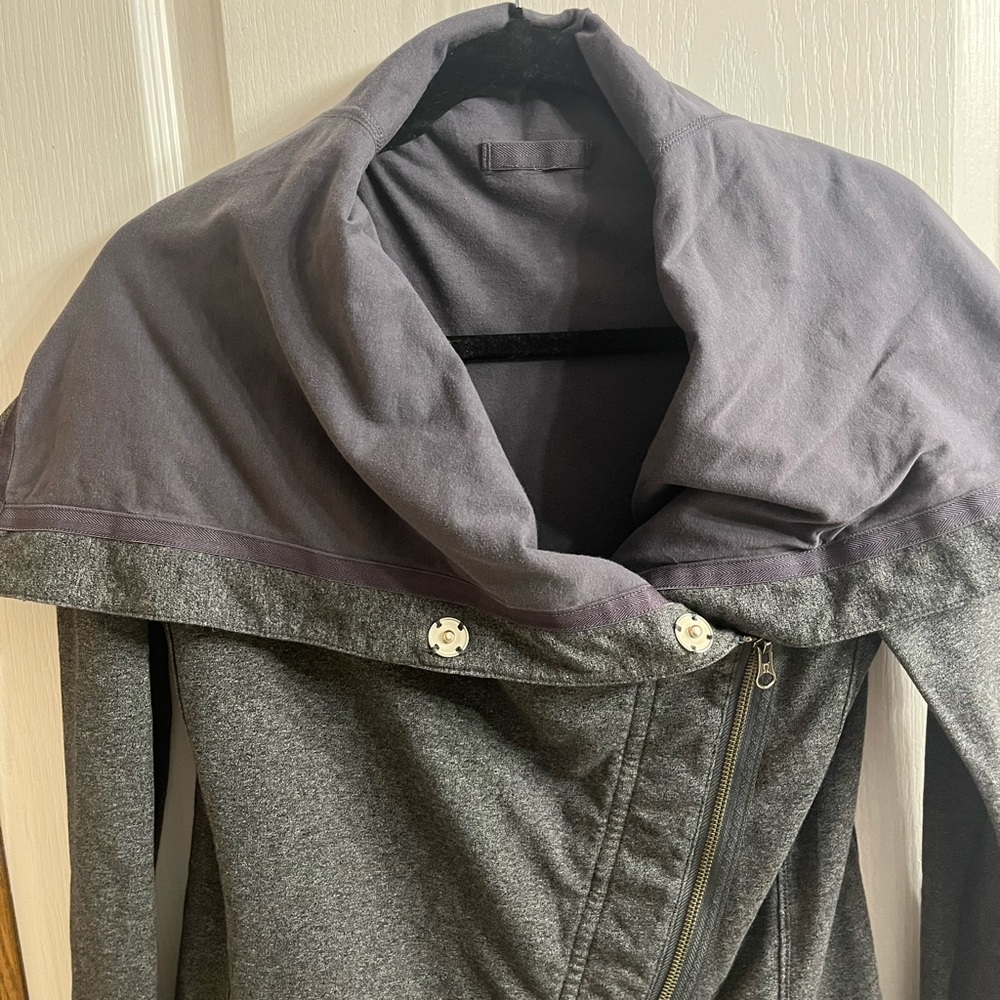 2/$50 Rare Lululemon Method Wrap - Size 4 - Grey - Picture 4 of 8